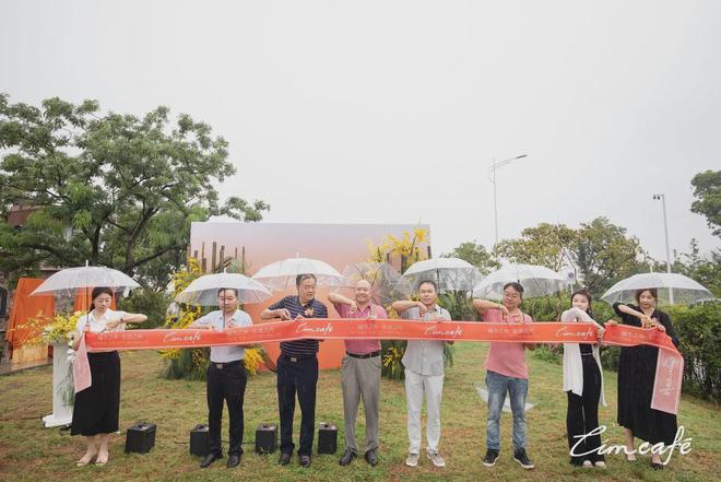 完美体育当古堡空间遇见湖景美学！LIM CAFÉ太湖新店（凤凰台店）正式开业(图1)