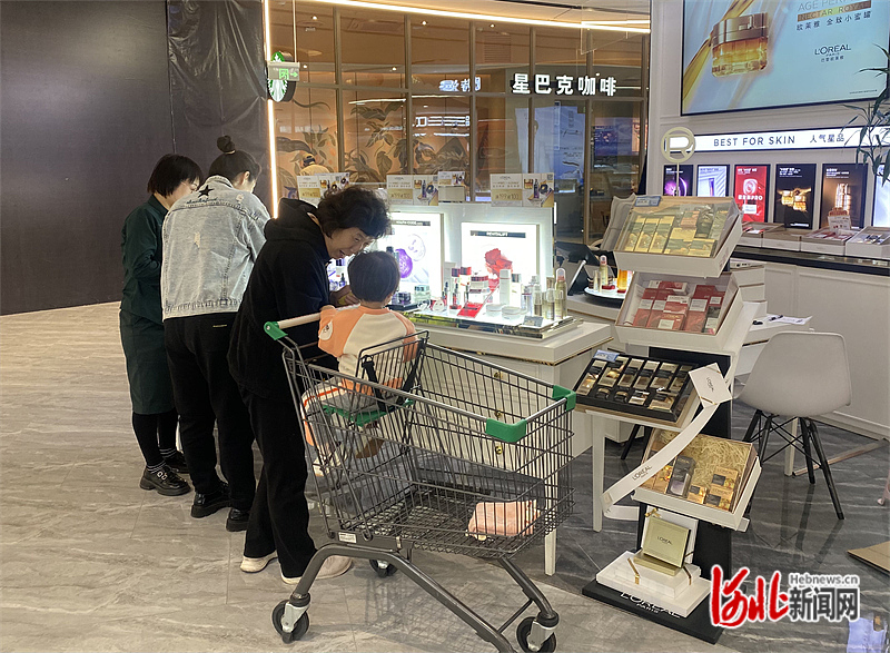 关注县域消费②丨县城商圈新时尚：咖啡店奶茶店纷纷现身(图1)